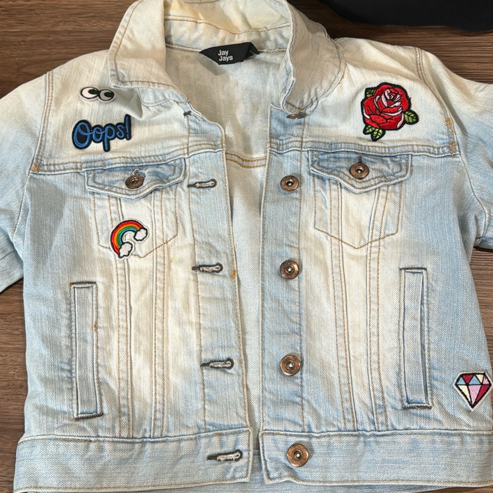 JayJays Light Washed Cropped Badge Denim Jacket